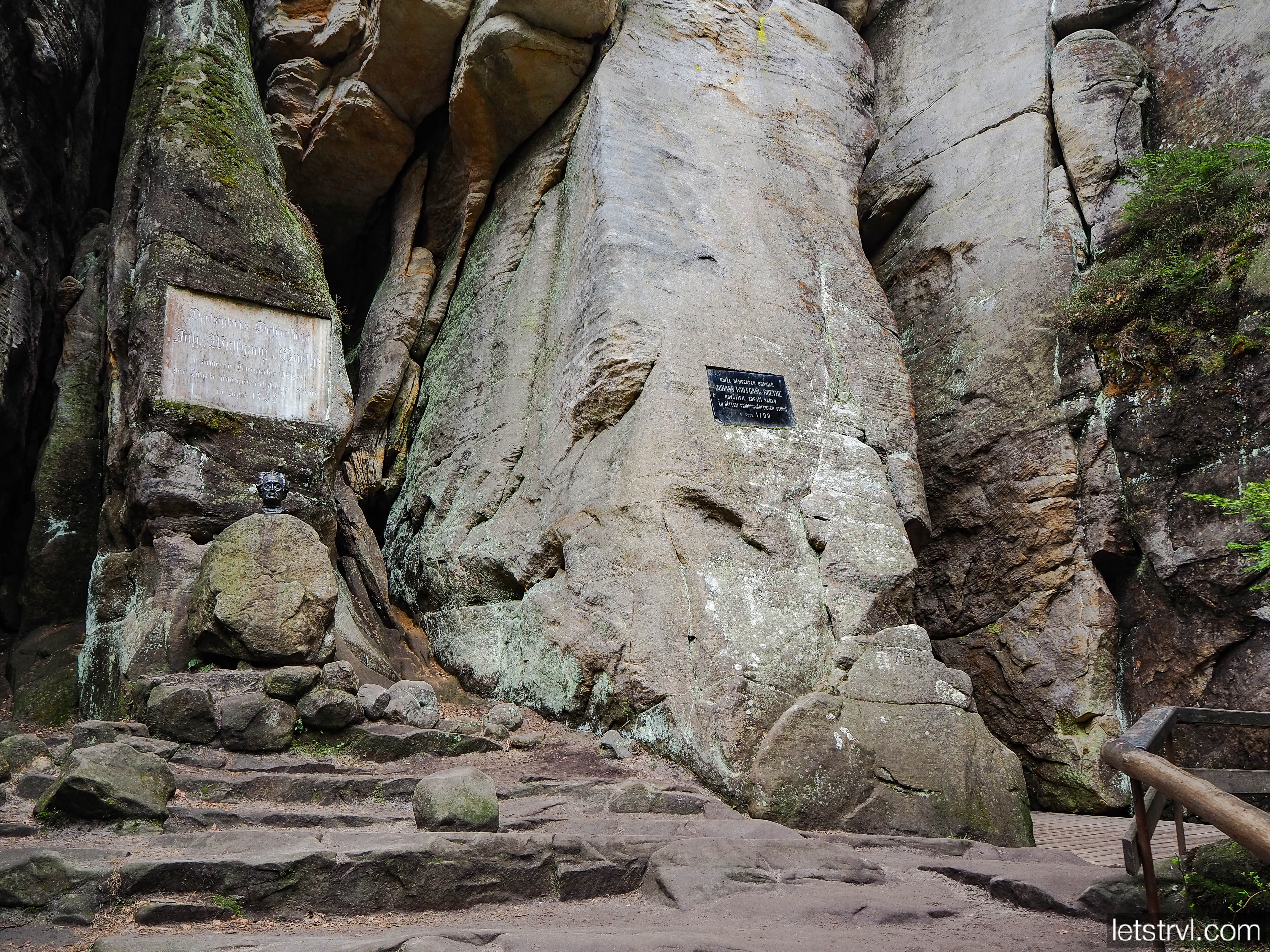 Бюст Гёте в Адршпашских скалах