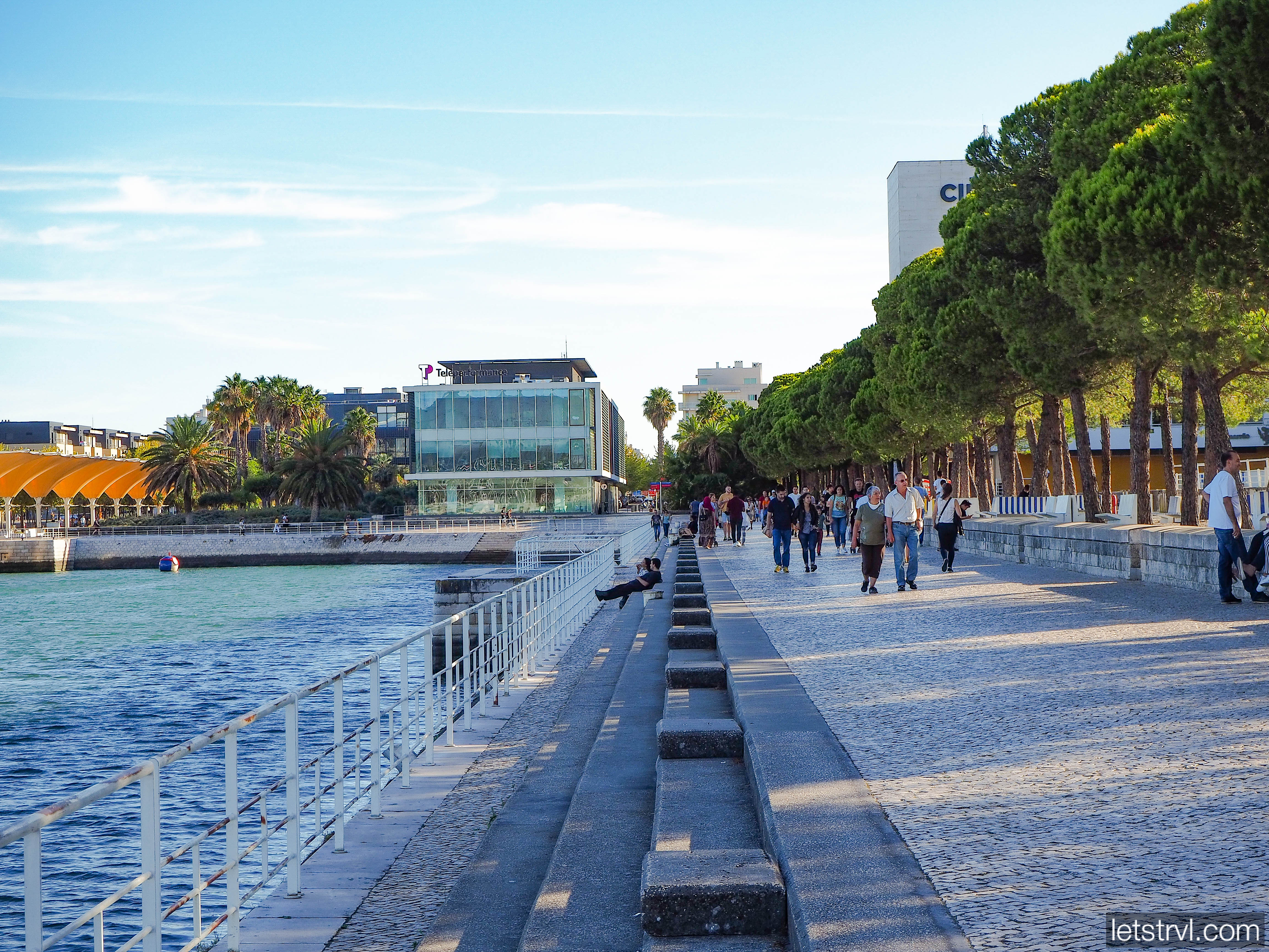 Набережная в районе Парк Наций