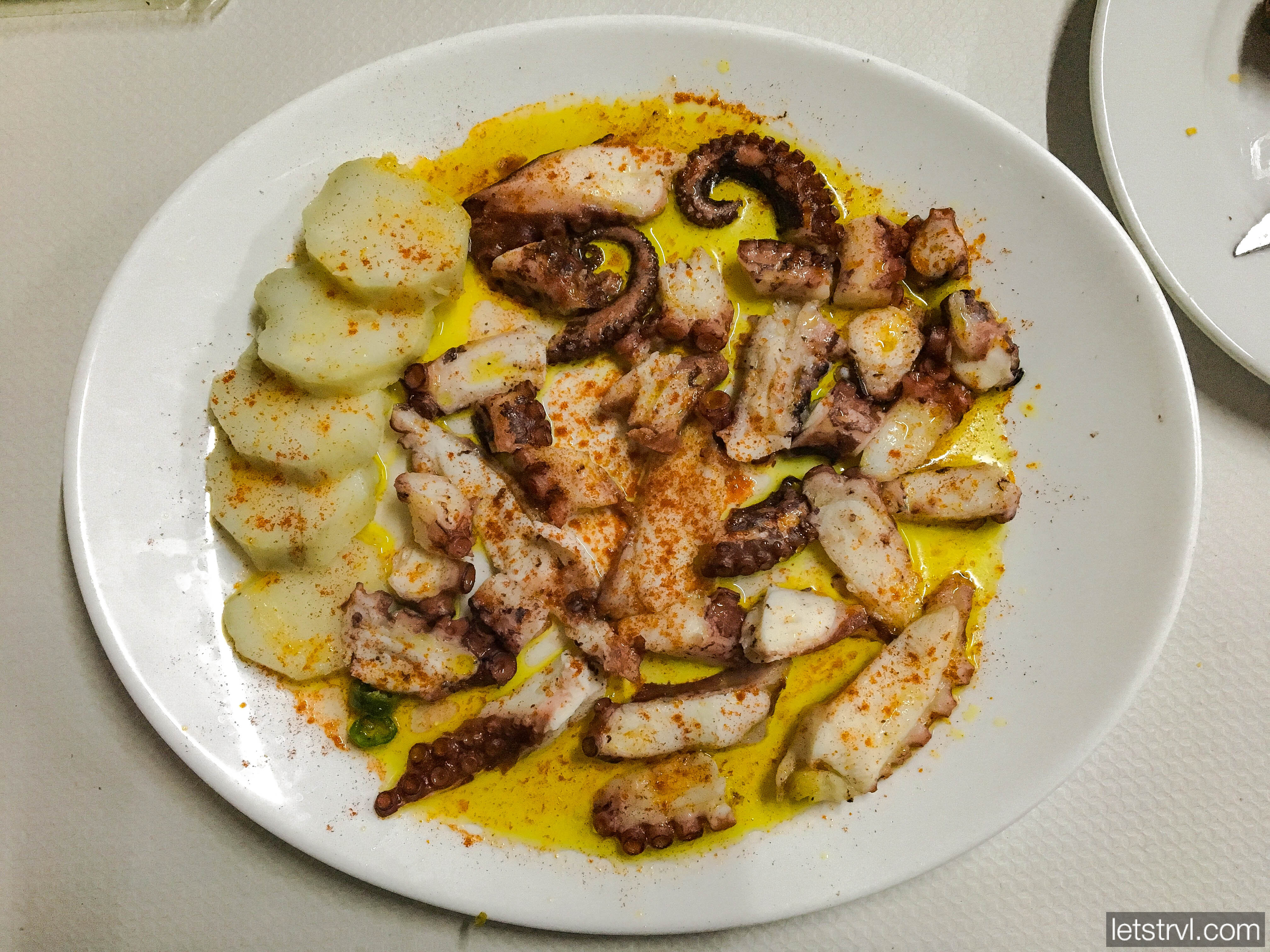 Осьминог на гриле на Канарах