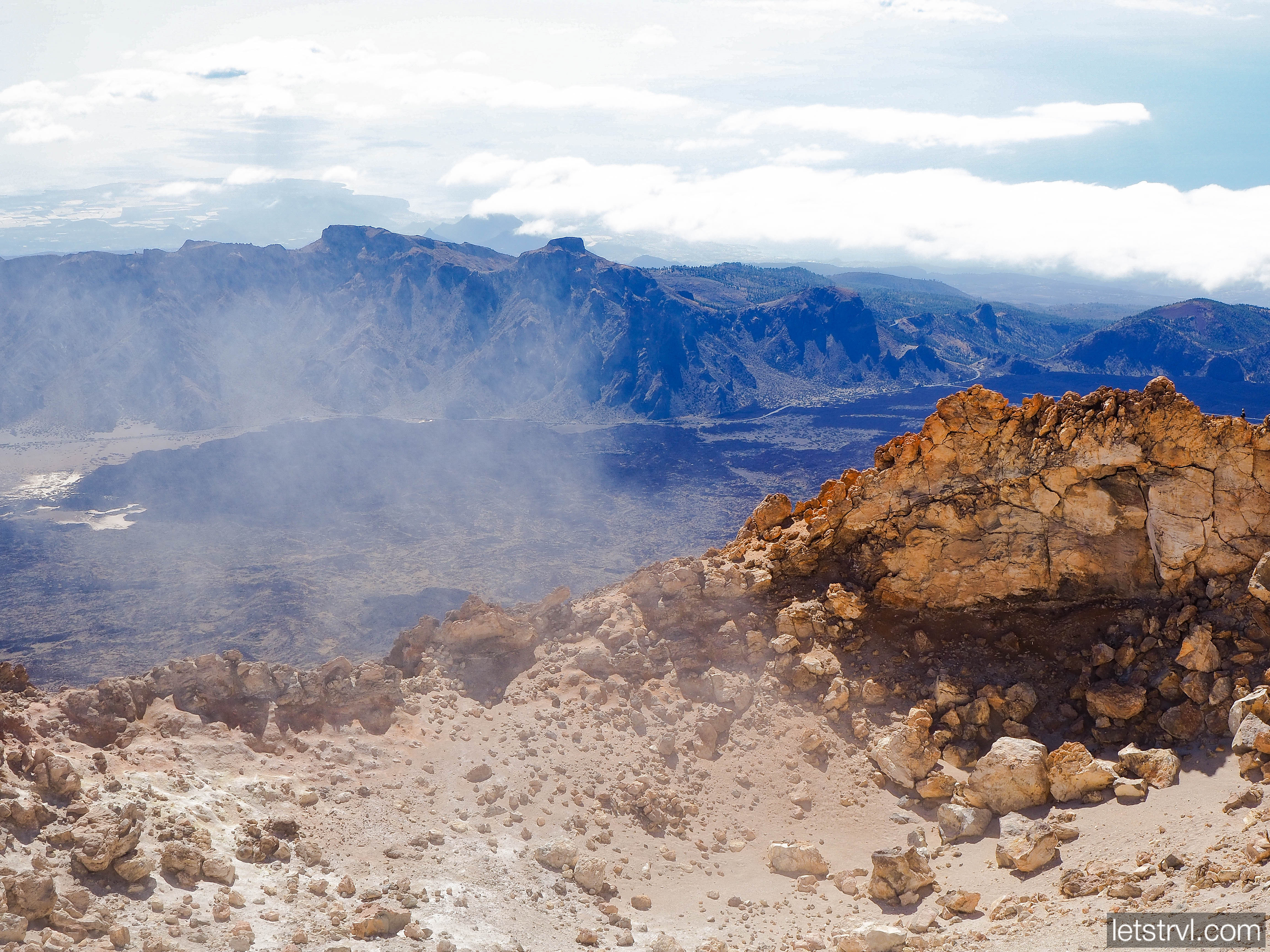 Пар из кратера Тейде