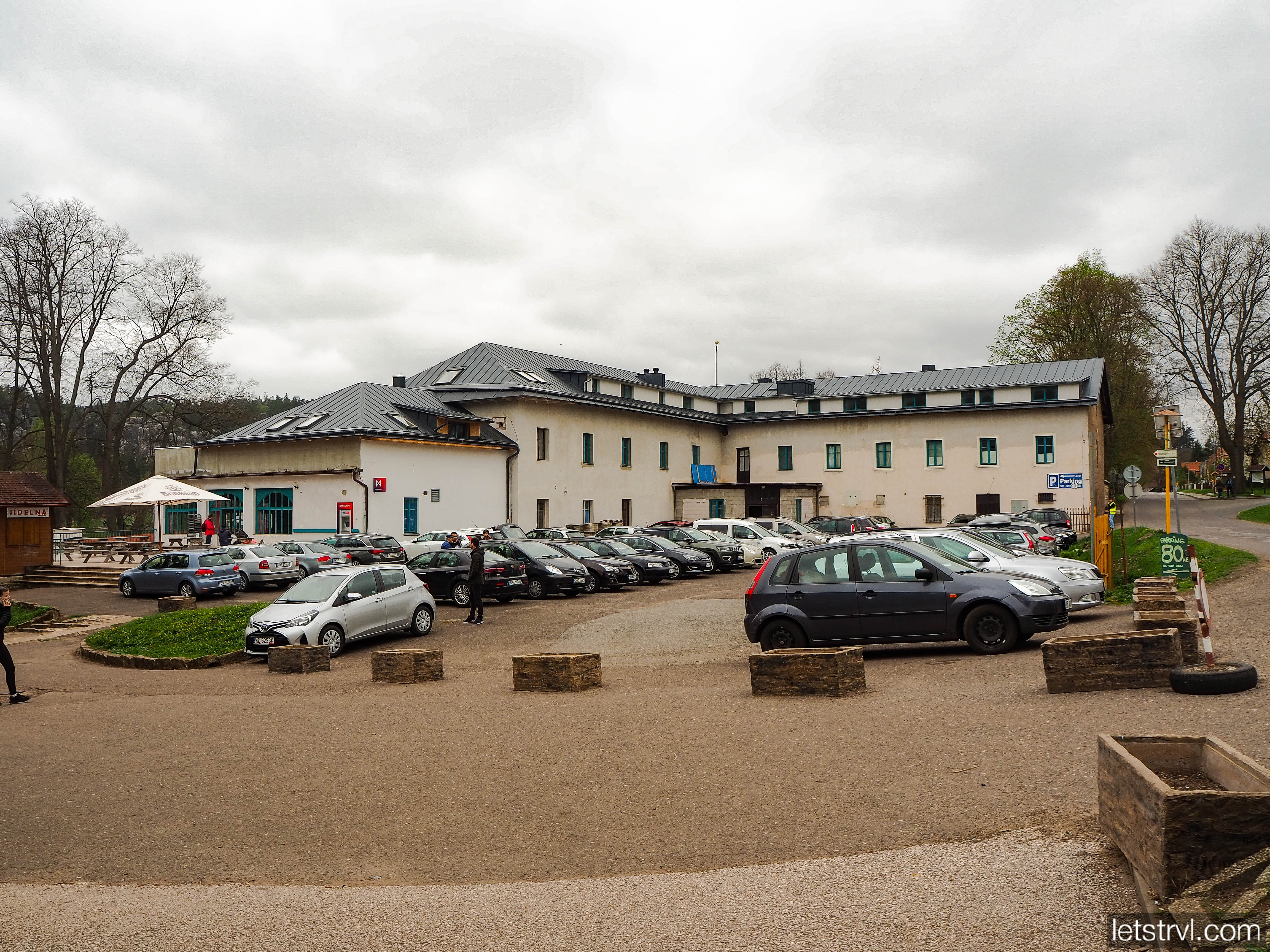 Парковка при Адршпахе