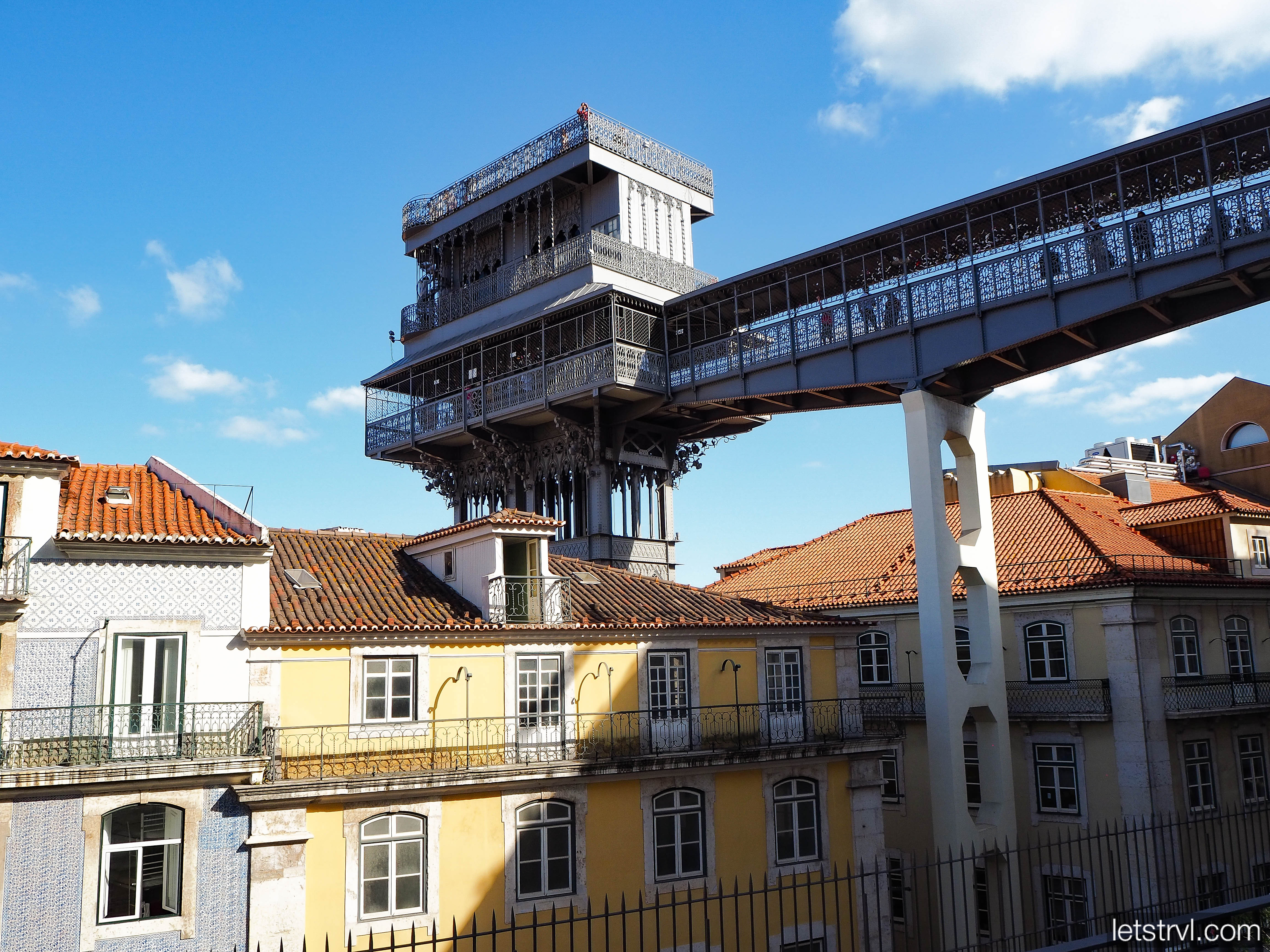 Переход от моста Санта Жушта к Кармелитскому монастырю