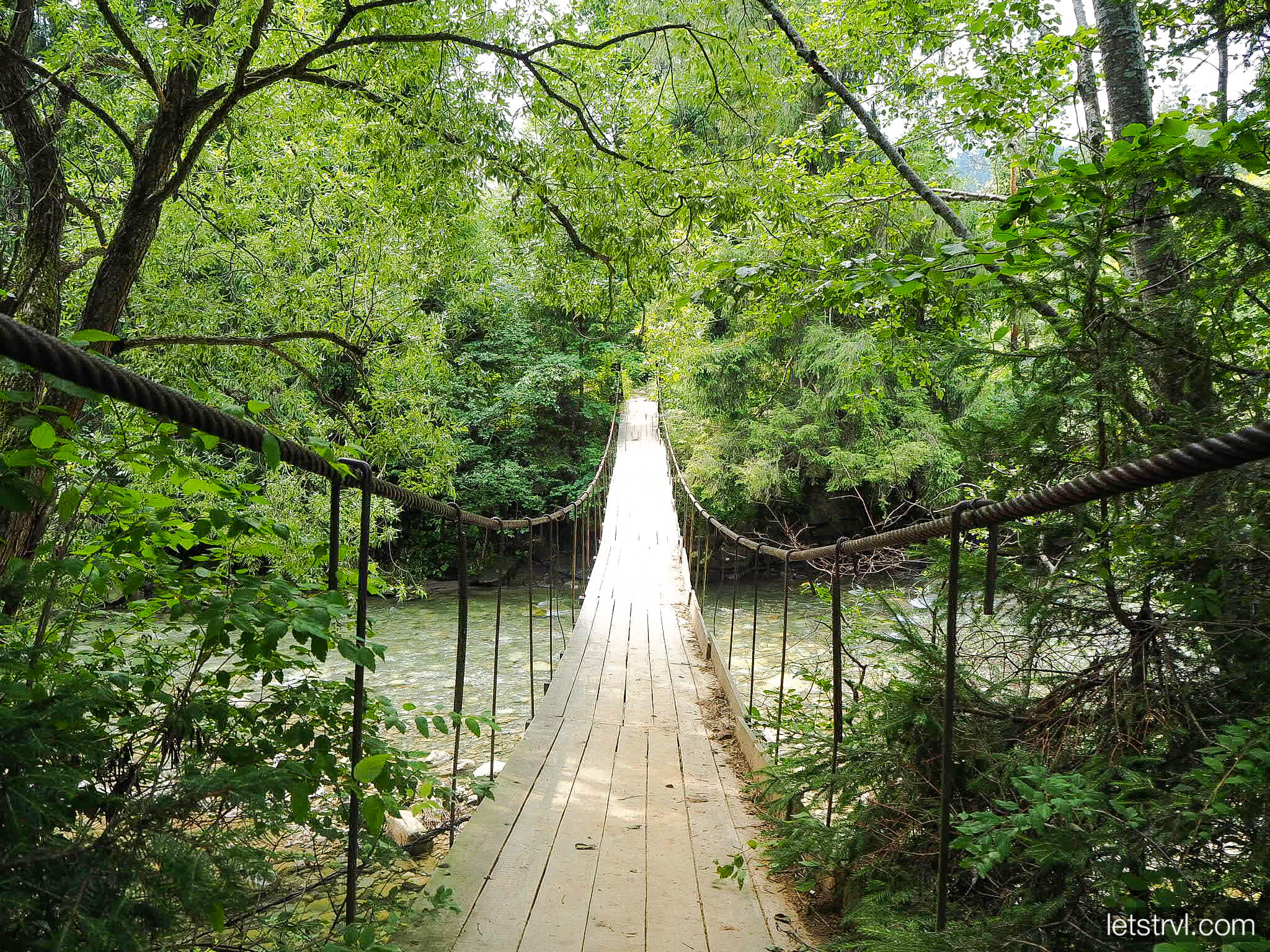 Подвесной мост в селе Микуличин