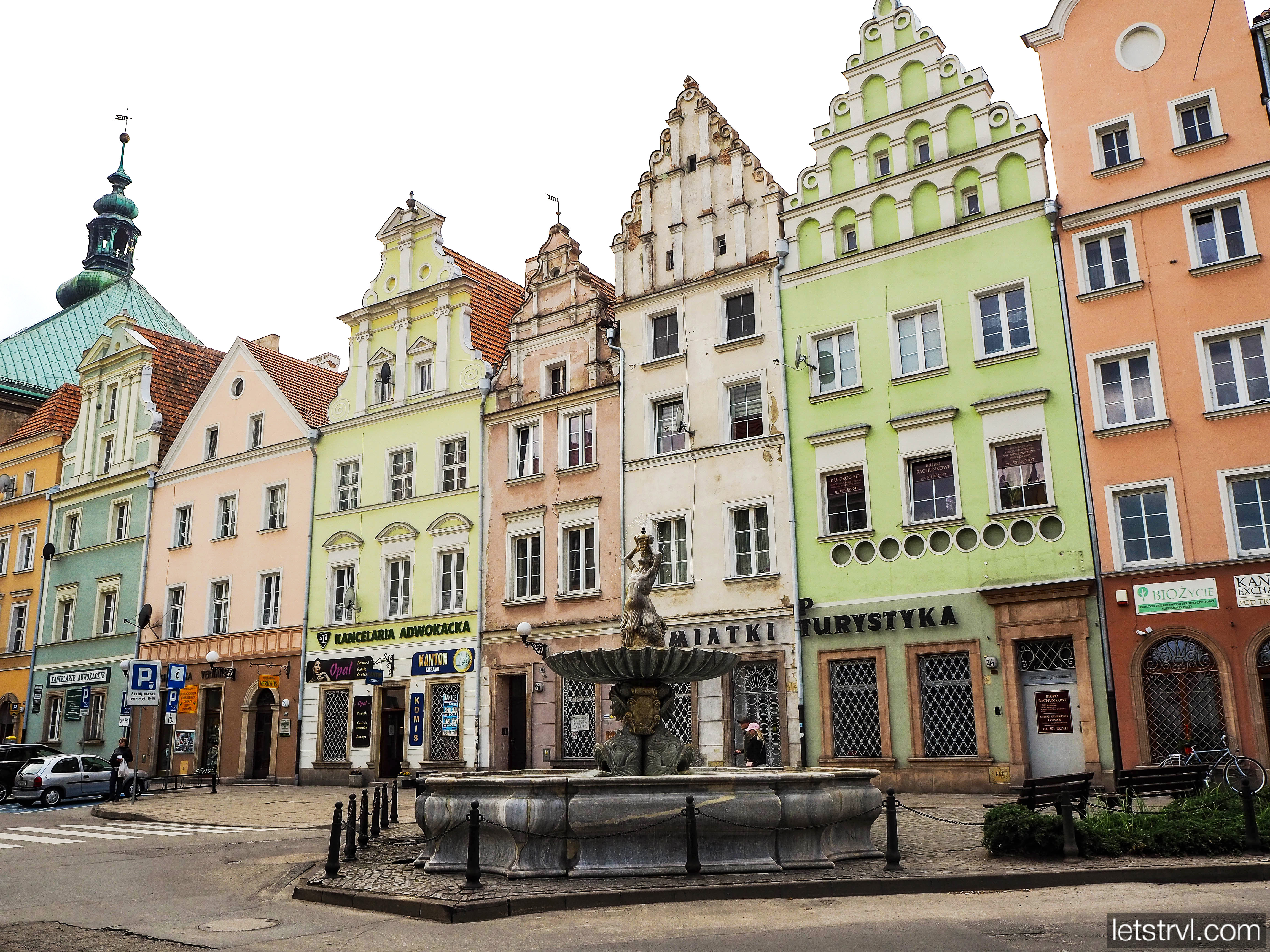 Фонтан Тритона и рыночная площадь Нысы